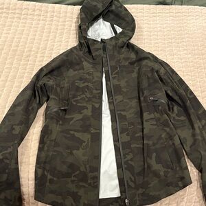 lululemon athletica Green Camouflage Jacket rain jacket light weight hooded NWOT